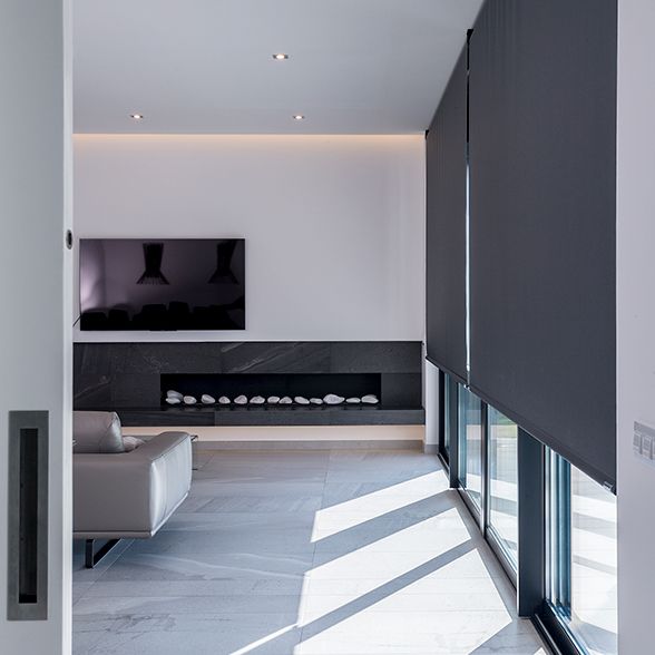 cortina enrollable gris